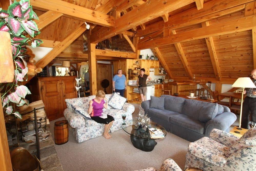 Sunny Rock Bed & Breakfast Minden ภายนอก รูปภาพ