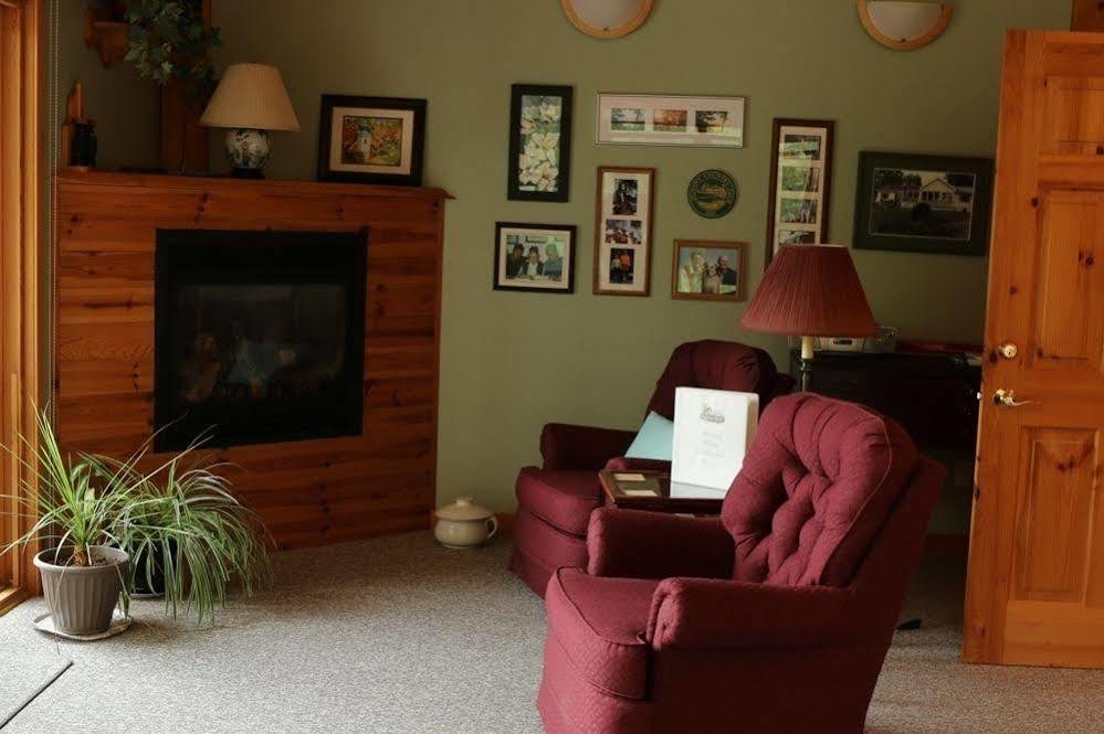 Sunny Rock Bed & Breakfast Minden ภายนอก รูปภาพ
